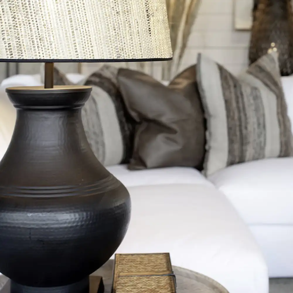 Pöytävalaisin Bergamo musta Artwood