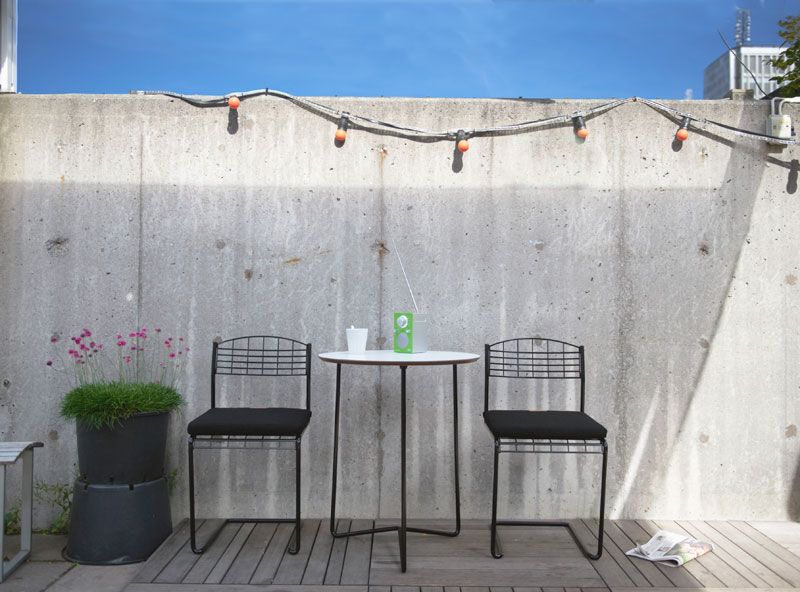 Pöytä High Tech 60 valkoinen laminaatti / musta runko Ø 60 cm Grythyttan Stålmöbler 