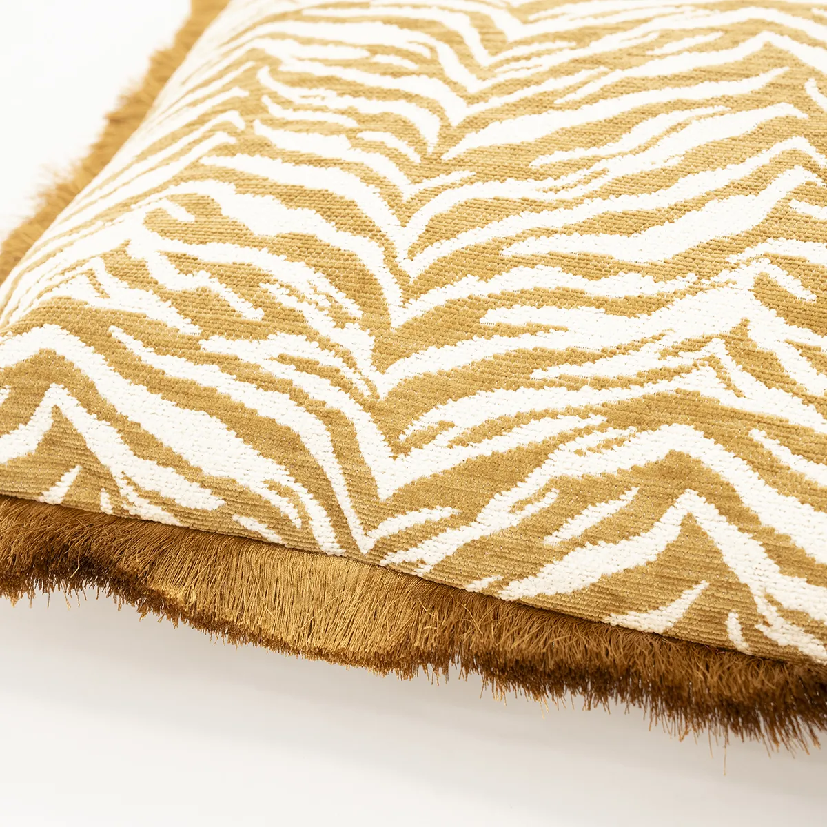 Koristetyyny hapsuilla Tigra Mustard 40x60 cm