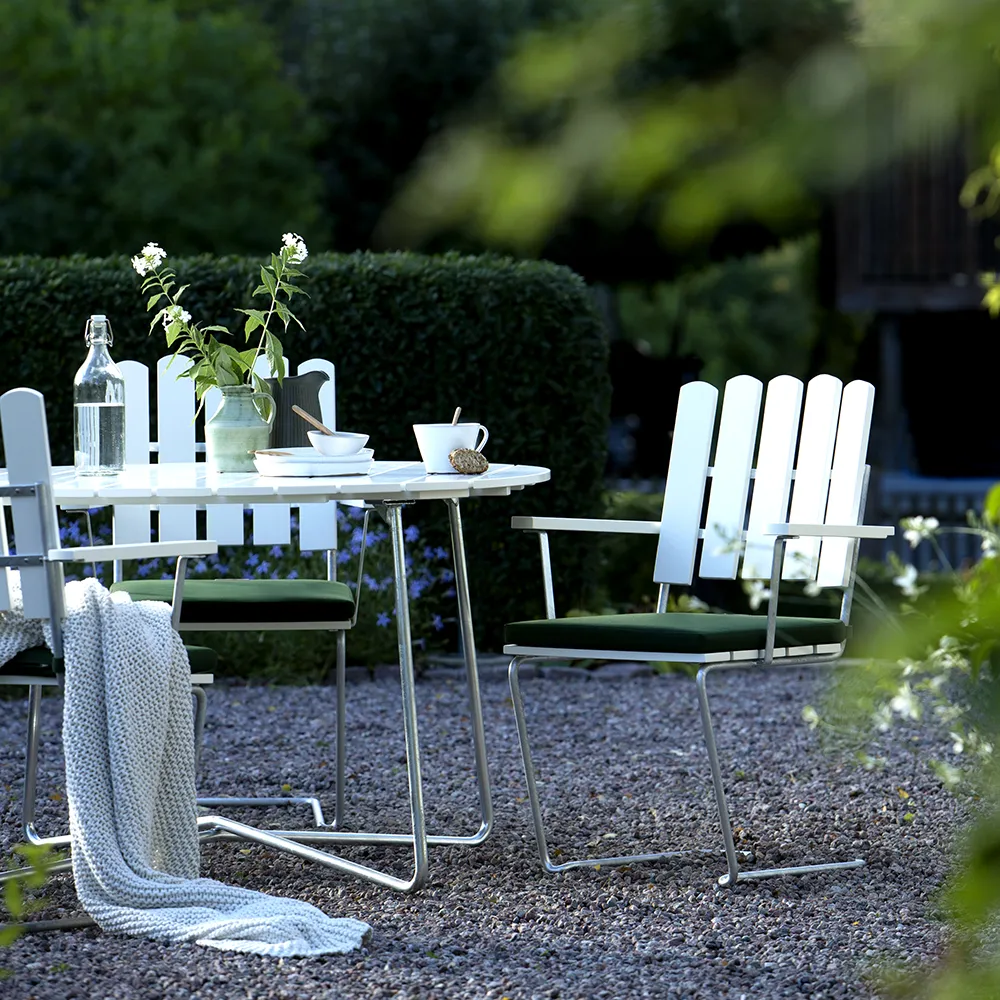 A2 nojatuoli valkolakattua tammea / kuumasinkitty runko Grythyttan Stålmöbler