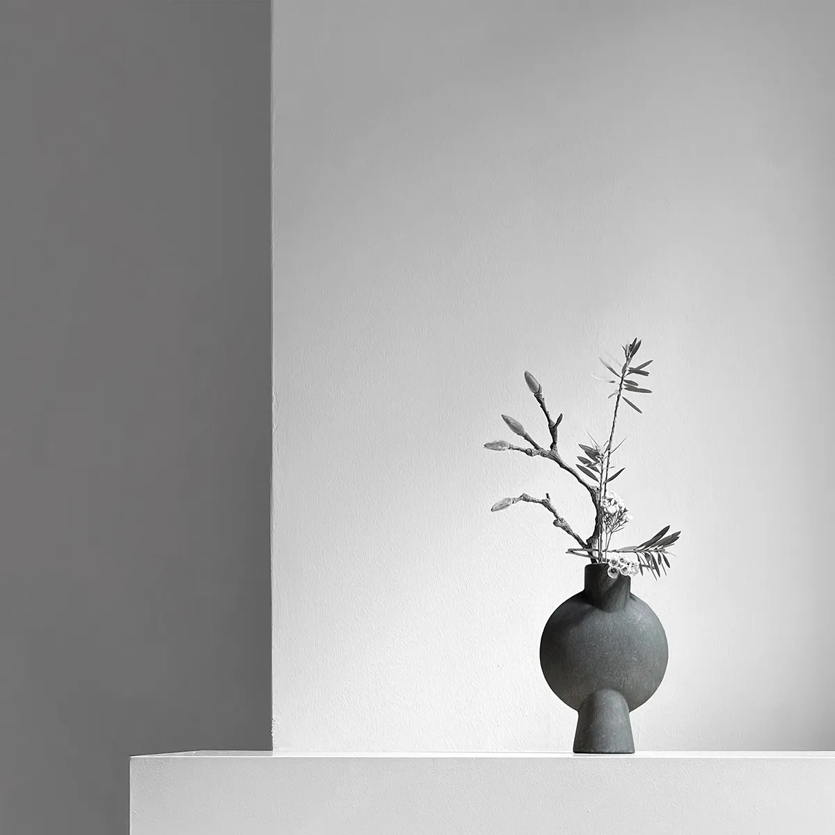 Käsinmaalattu maljakko Sphere Bubl Mini Dark Grey H19 cm
