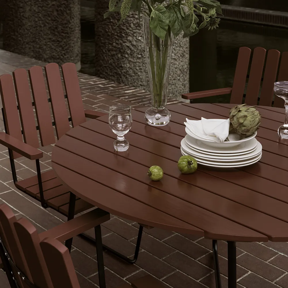 A2 nojatuoli Tummanpunainen lakattu tammi / Musta