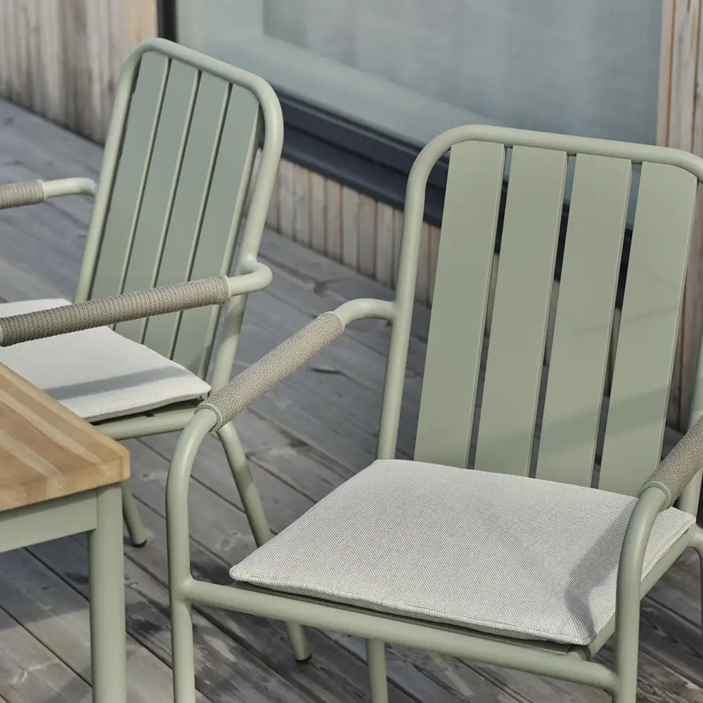 Innes käsinojallinen tuoli dusty green Brafab