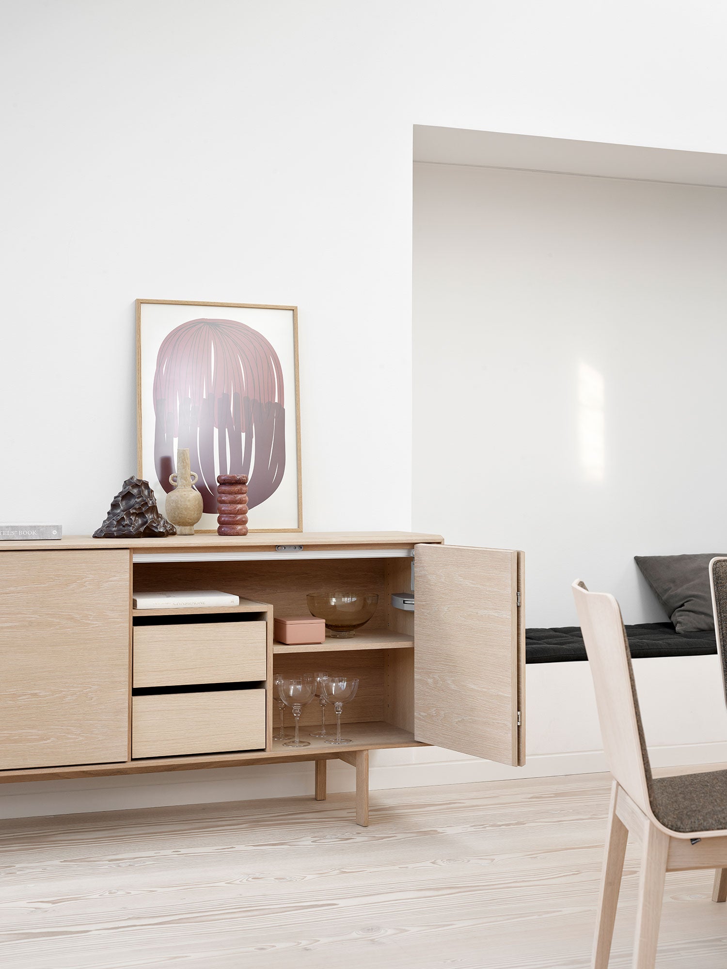 Sm544 Sivupöytä Musta Tammi Lakka 190X43X85Cm