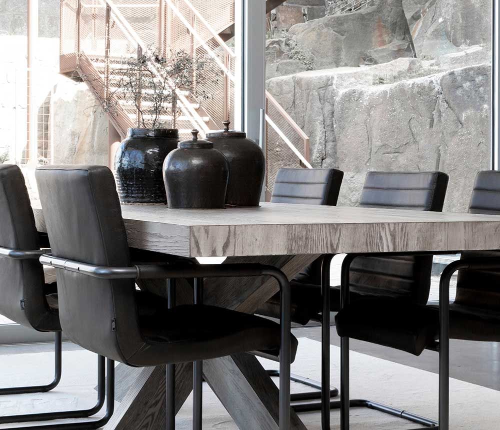 Sabina käsinojallinen tuoli musta Artwood