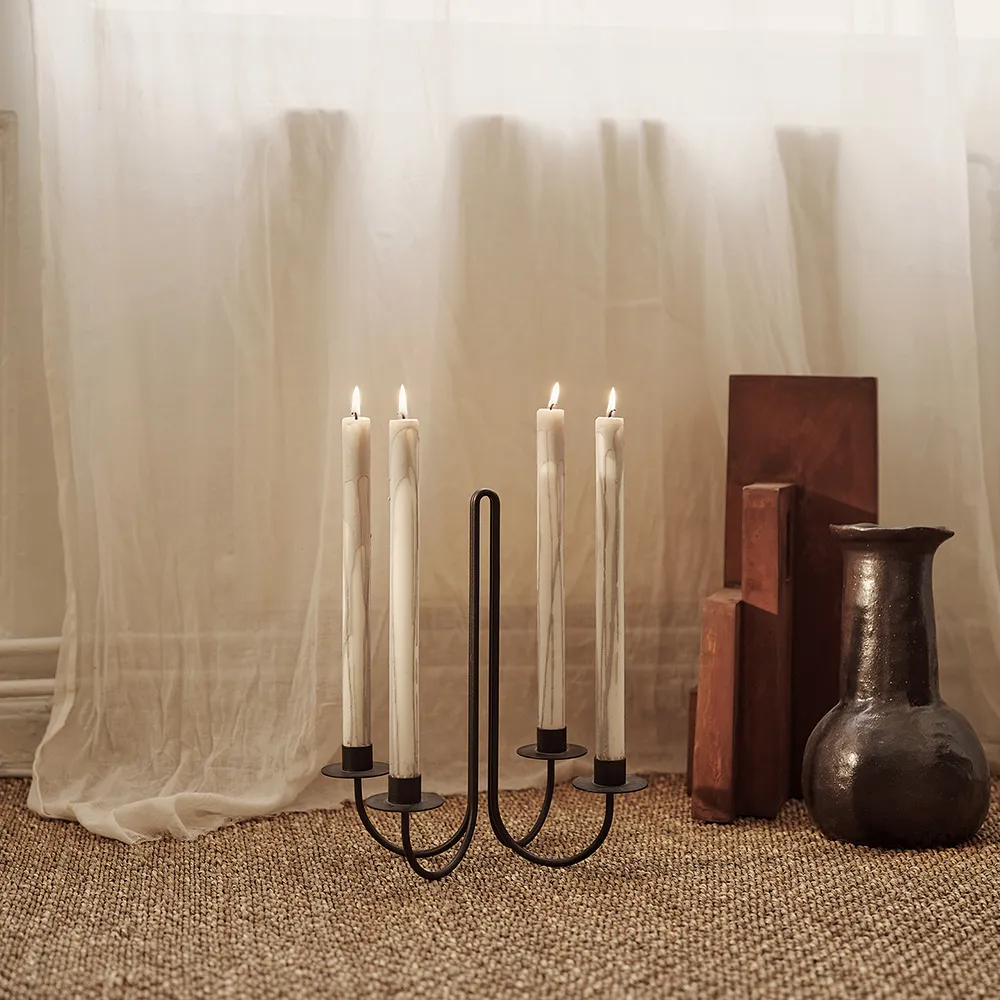 Kynttelikkö Sway Black