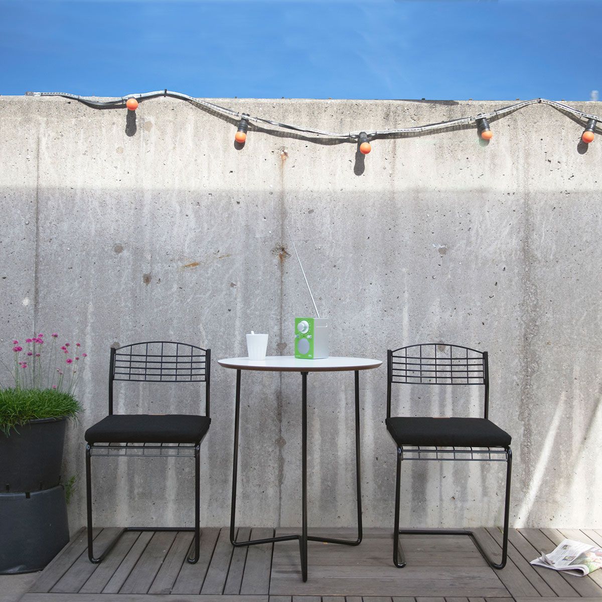 Grythyttan Stålmöbler High Tech kahvilapöytä ja tuolit musta