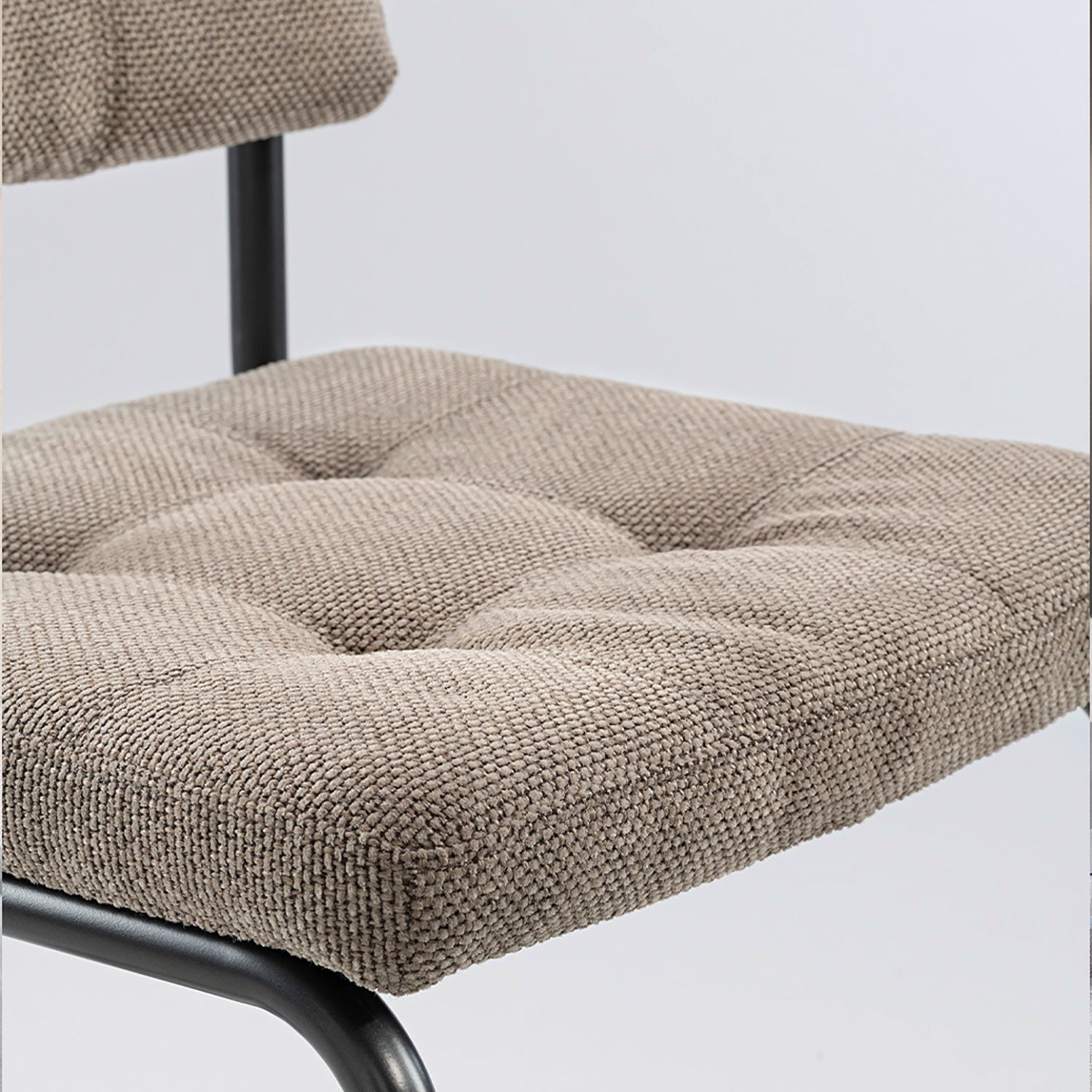 Carlos ruokapöydän tuoli Quiet Liver Artwood 