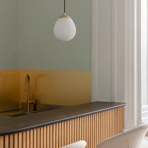 Around the World lampunvarjostin Ø21 cm White/brushed brass
