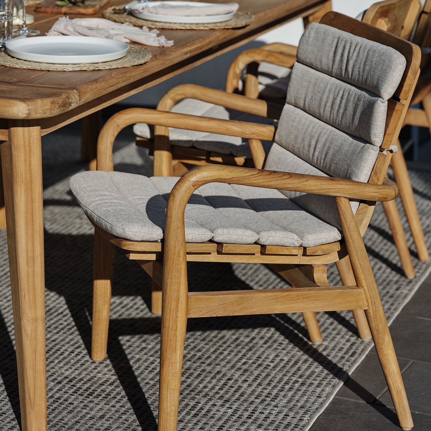 Lilja käsinojallinen tuoli luonnonvärinen Brafab