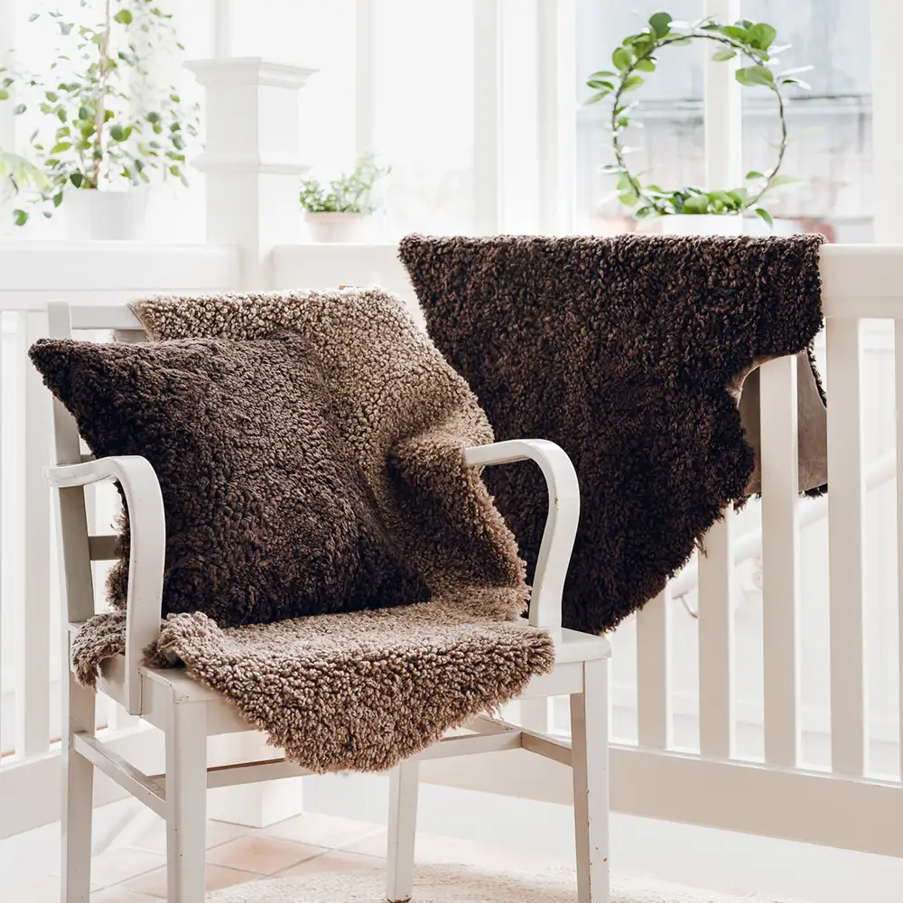 Curly lampaannahka  60x95 cm Dark Brown