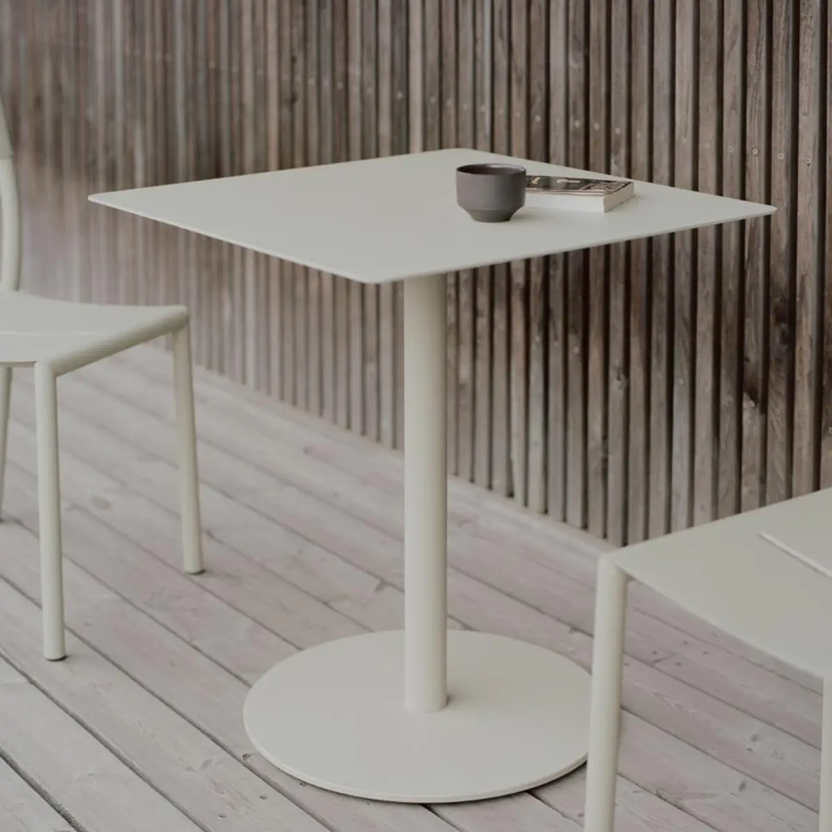 May Bistropöytä 70 x 70 Vaalenharmaa