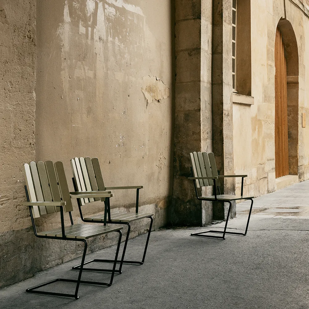 A2 nojatuoli Vihreä lakattu tammi / musta runko