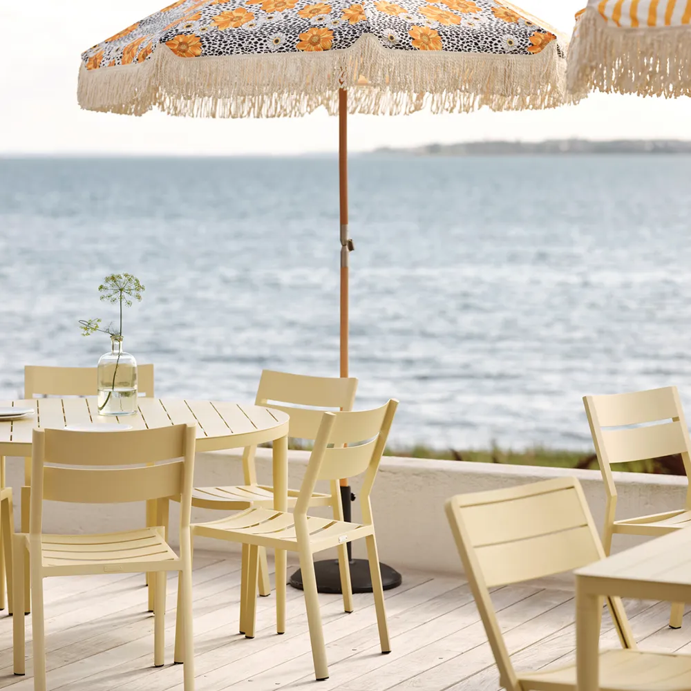 Bigby/Delia pyöreä ruokailuryhmä