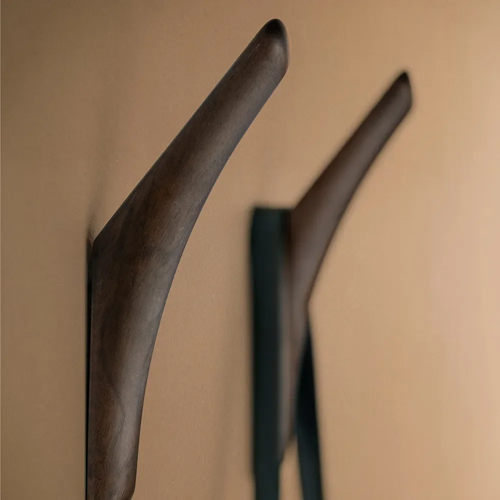  PI ripustinseinä lakattu tummanruskea mahonki