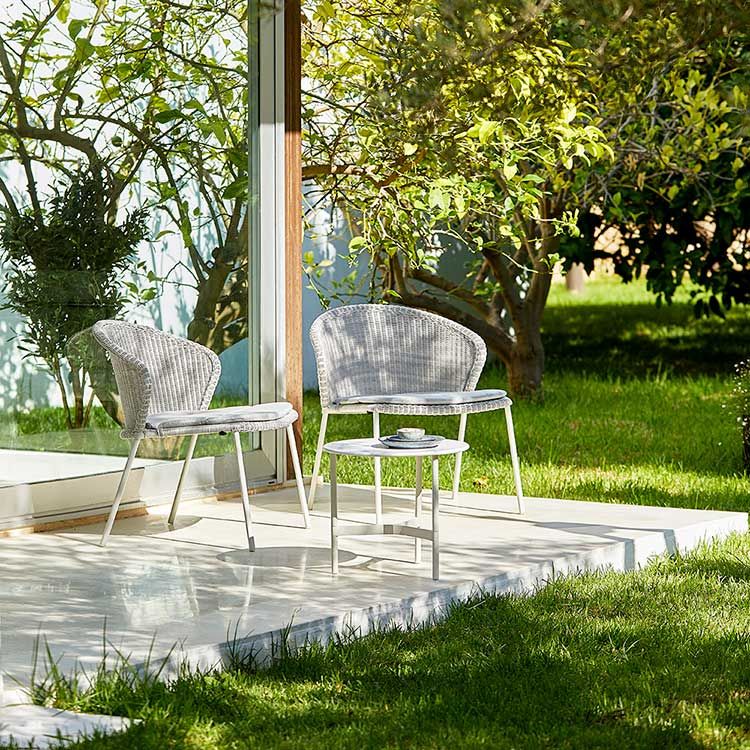 Twist Sivupöytä / Sohvapöytä Valkoinen 