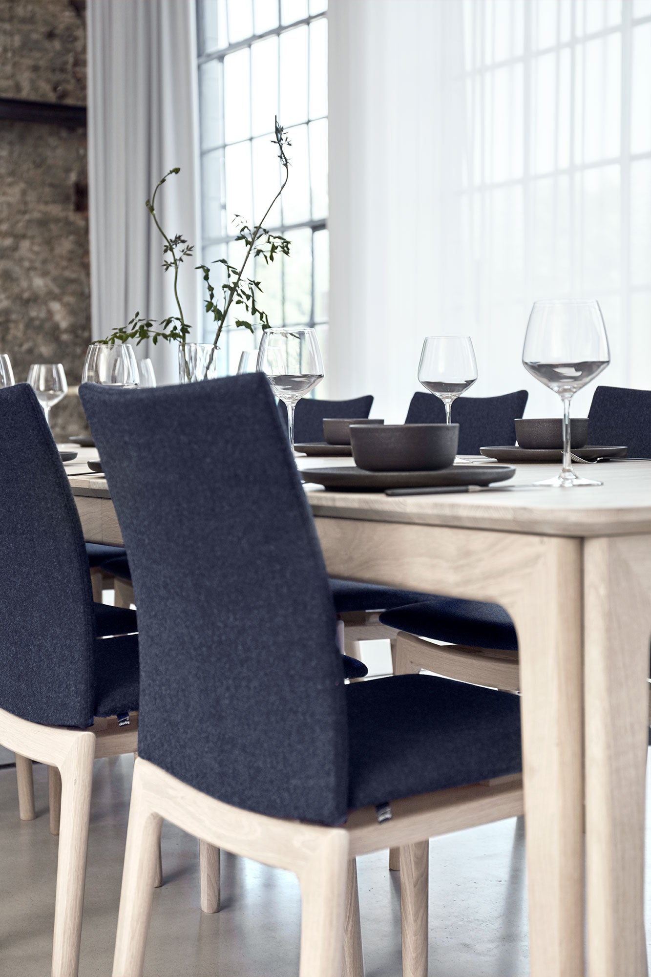 Sm27 Pöytä Saksanpähkinäöljy/Musta Nanolaminaatti