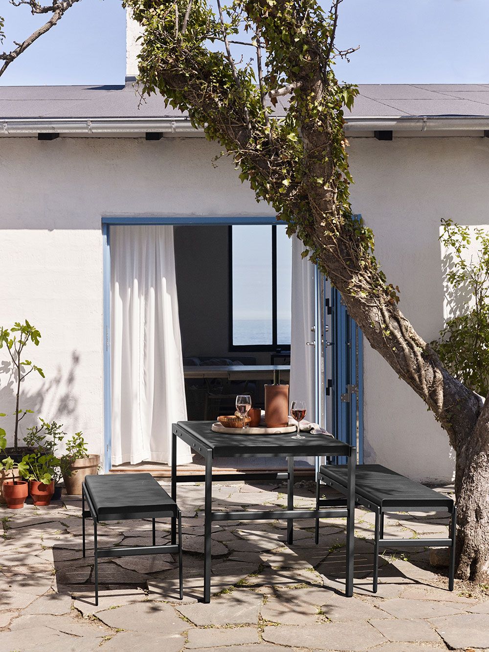 Reform pöytä 125 cm musta/tiikki