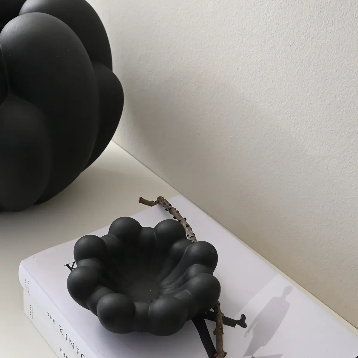 Käsintehty koristekulho Bloom Black Ø 15,5 cm