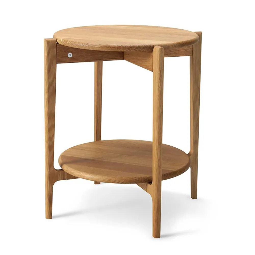 Leia sivupöytä lakattu tammi