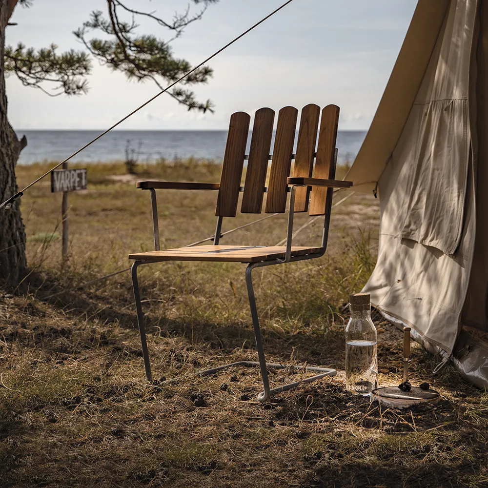 A2 nojatuoli käsittelemätöntä tiikkiä / kuumasinkitty runko Grythyttan Stålmöbler