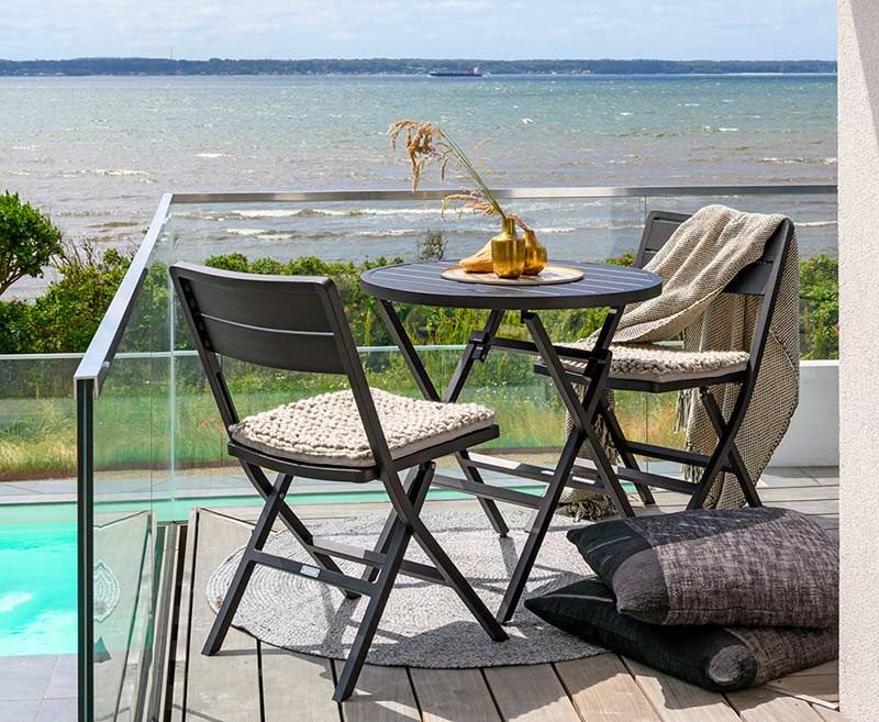 Wilkie kahvilapöytä ja tuolit Brafab