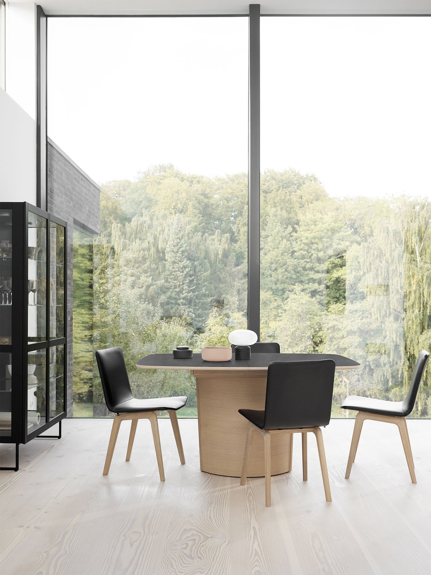 Sm116 Pöytä Lakattu tammi 142-182X102X74Cm