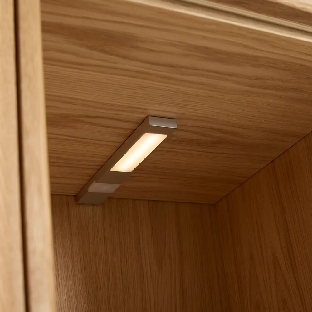 SM546 Korkea kaappi, valkoiseksi öljytty tammi