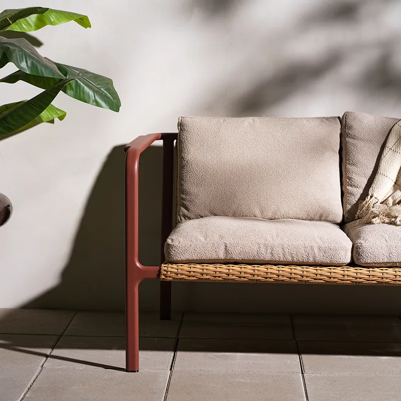 Motty 2-paikkainen sohva     Zin Red / Teddy Beige