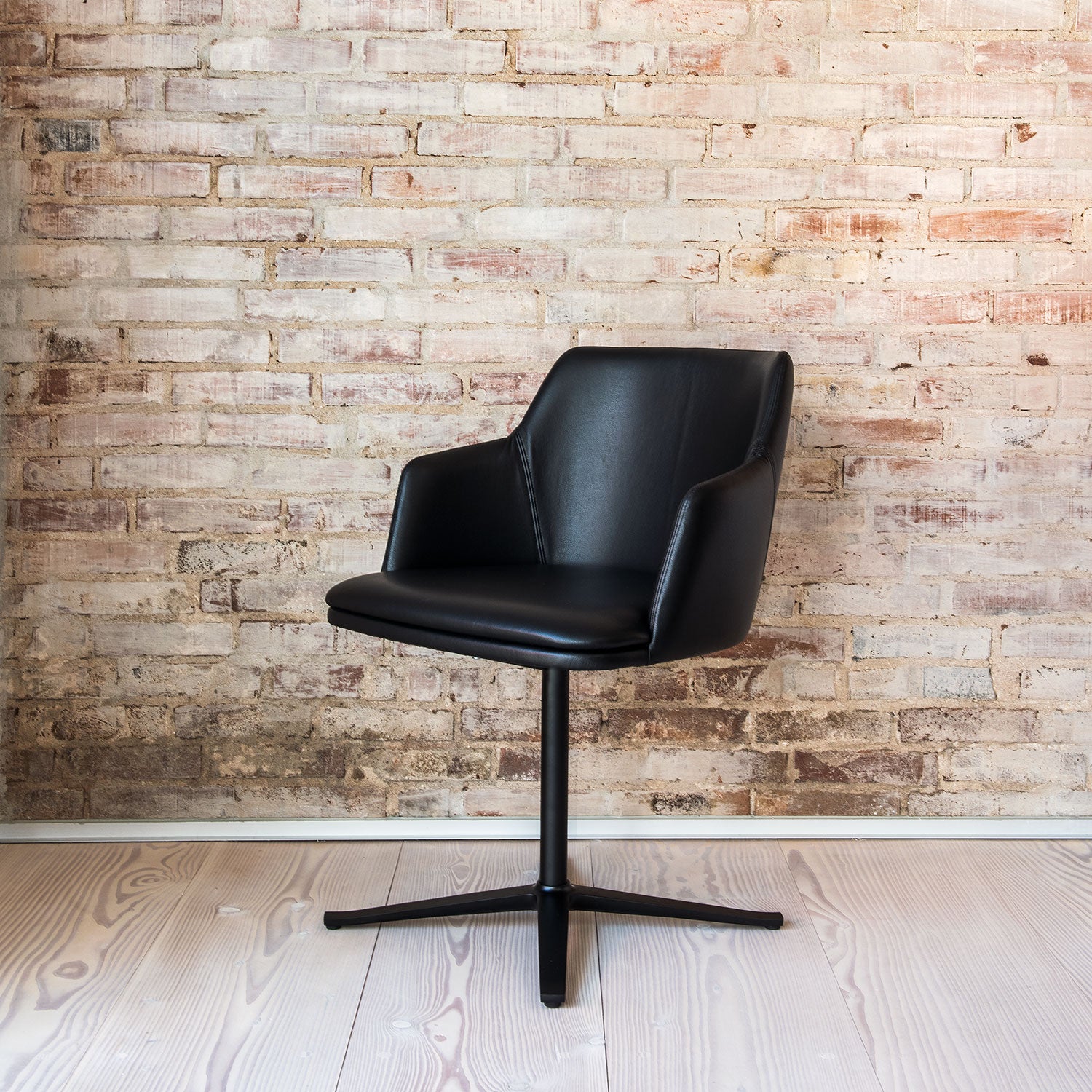 Sm55 Pyörivä nojatuoli nahka