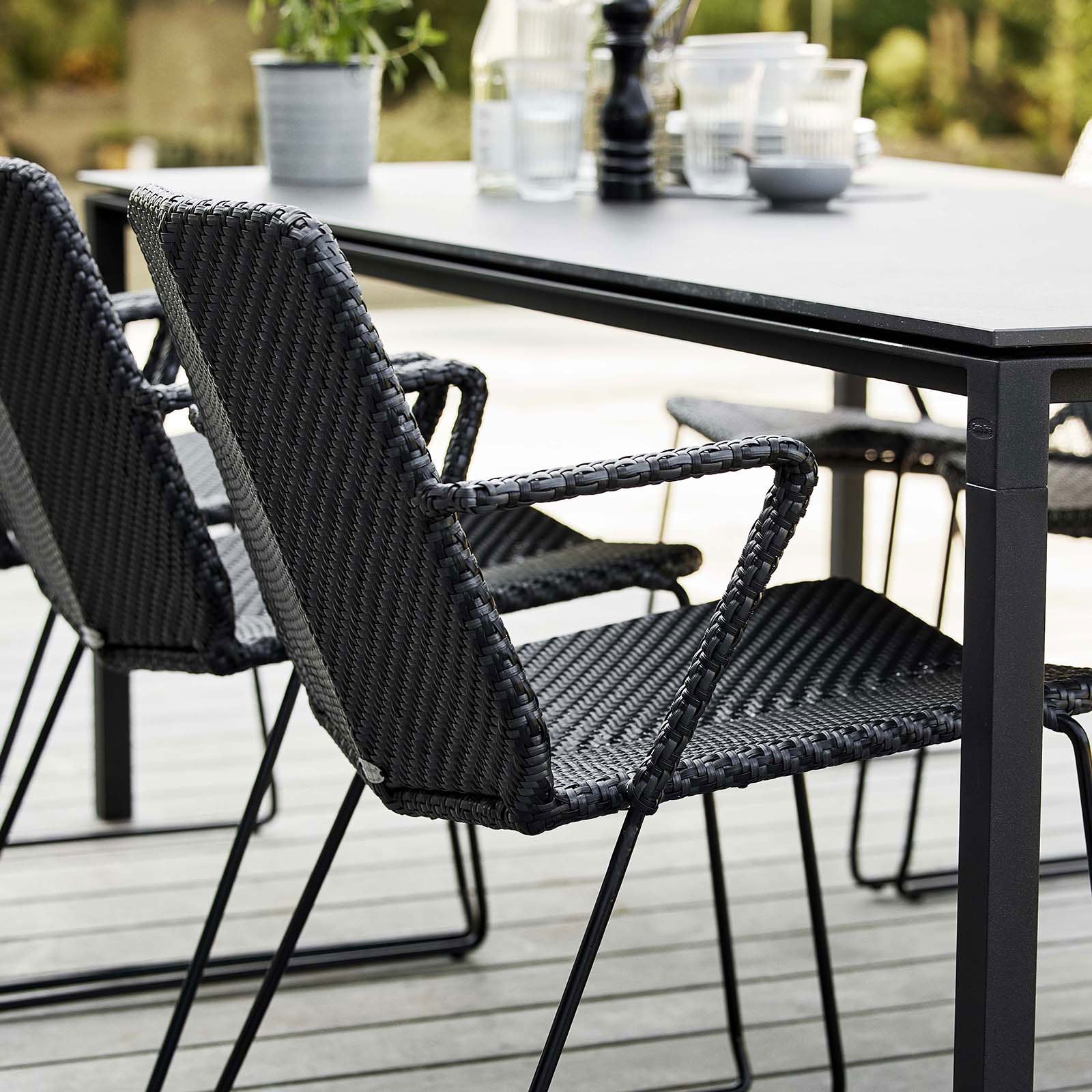 Vision käsinojallinen tuoli musta konstrotting