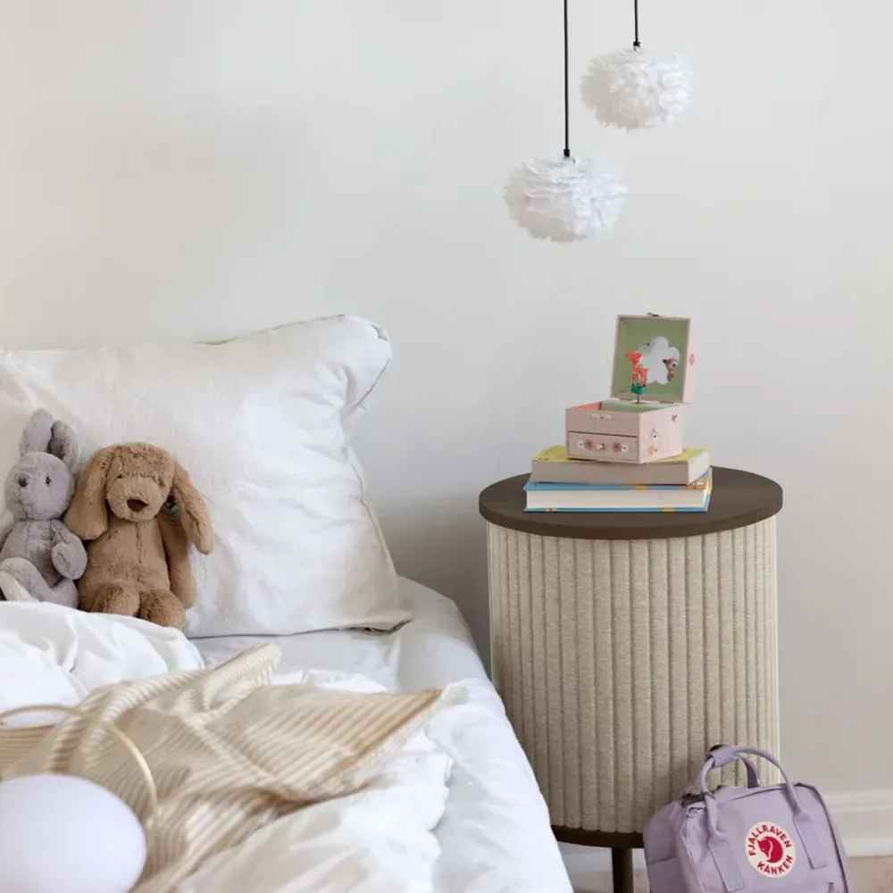 Audacious sivupöytä, tumma tammi/White Sands