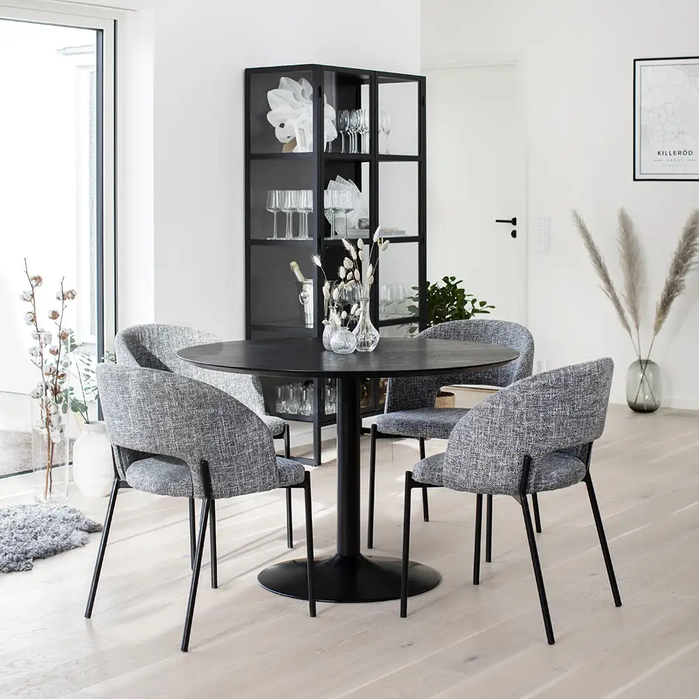 Miles ruokapöytä trompetinjalka 110 cm mustaksi värjätty saarni puusta