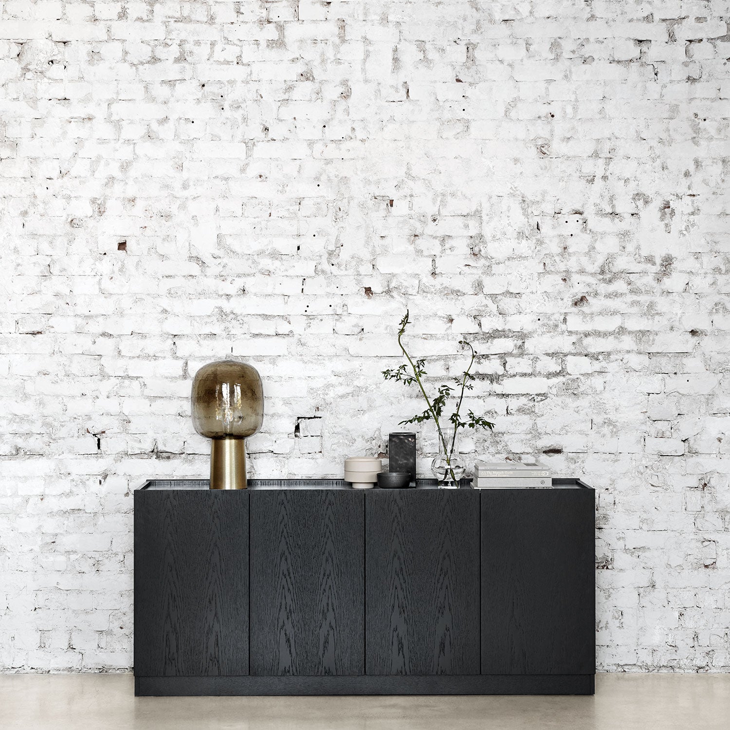 Sm404 lipasto musta tammi lakka 169X43X68Cm