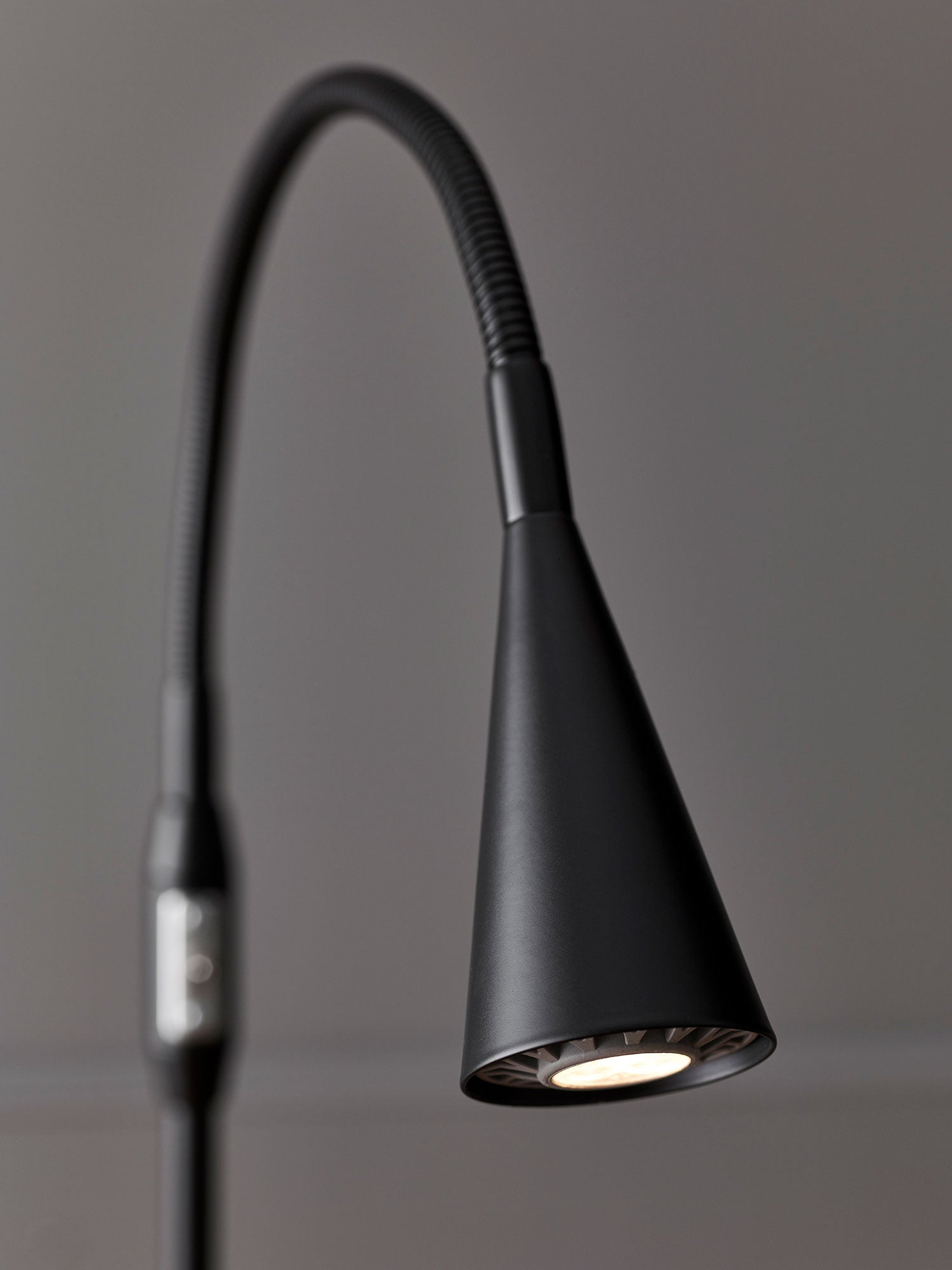 Ledro lattiavalaisin mattamusta Mr16 sis. lamppu