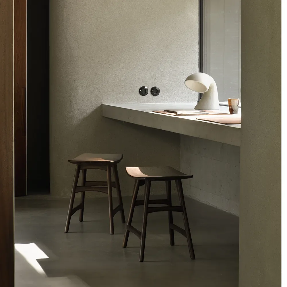 Osso Jakkara Ruskeaksi lakattu tiikki