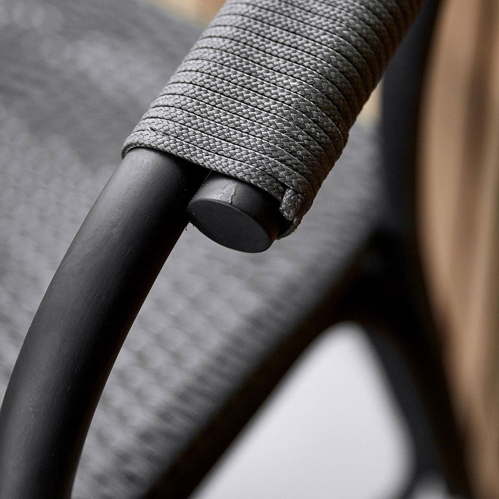 Noble käsinojallinen tuoli rottinki musta