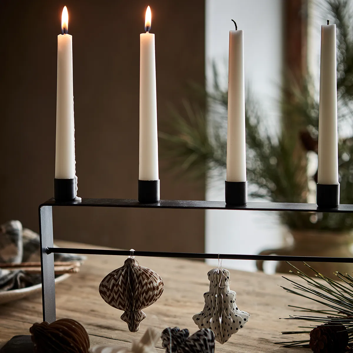 Kynttilänjalka Thomas Musta