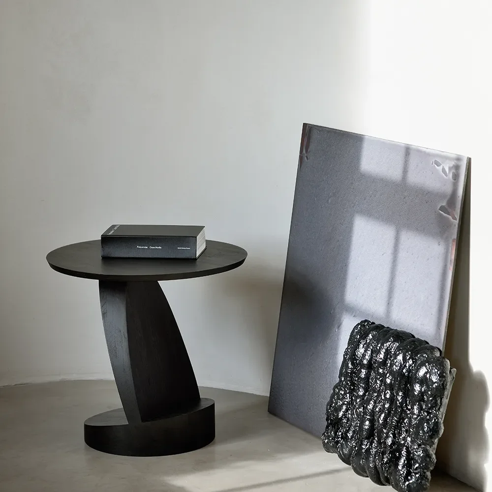 Oblic Sivupöytä Musta lakattu teakki