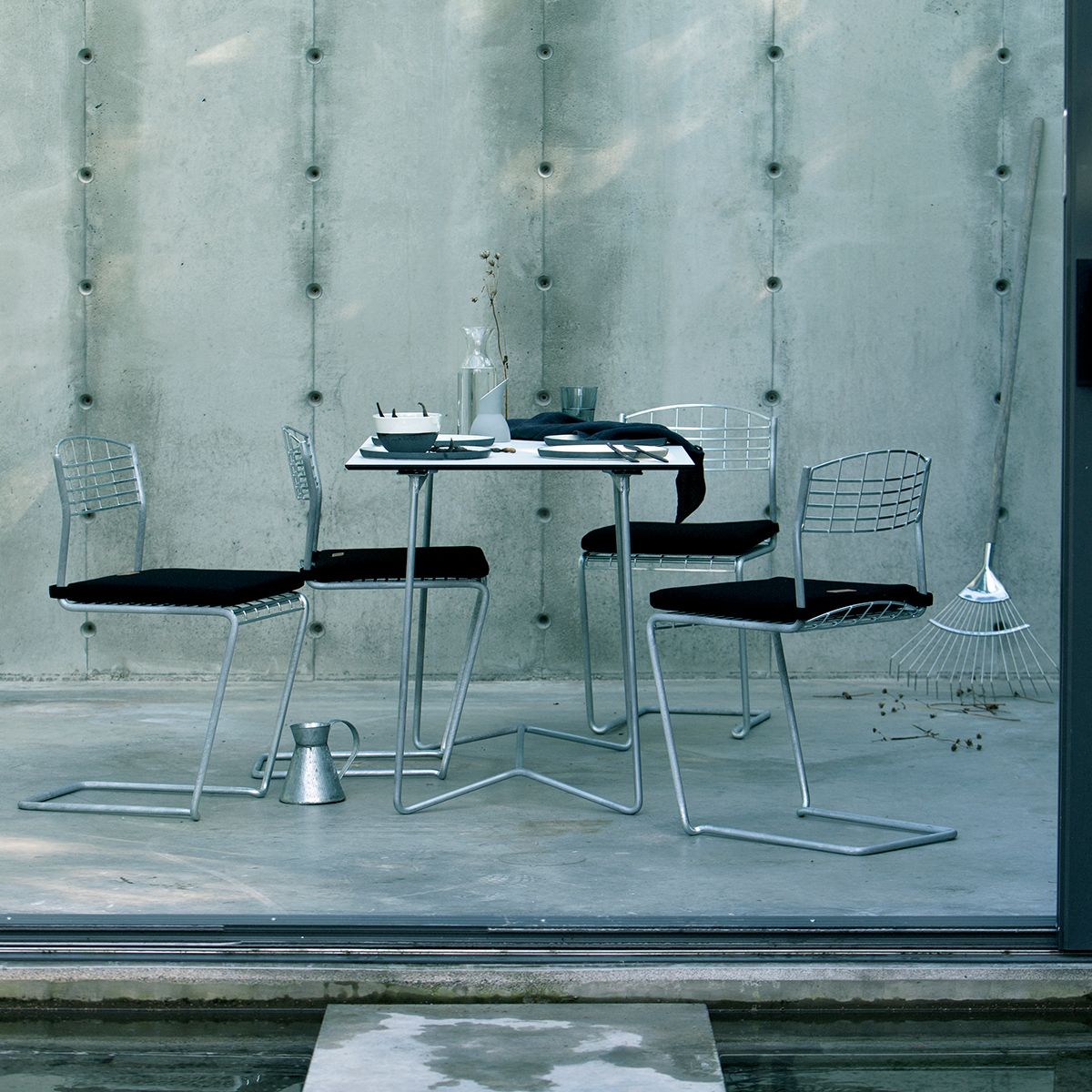 High Tech ruokailuryhmä musta Grythyttan Stålmöbler