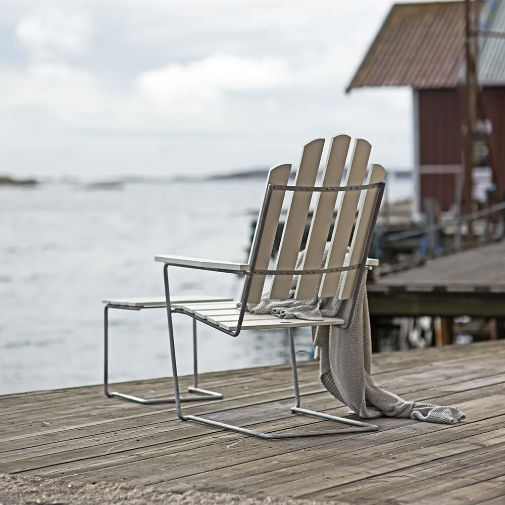 A3 aurinkotuoli valkolakattua tammea / kuumasinkitty runko Grythyttan Stålmöbler