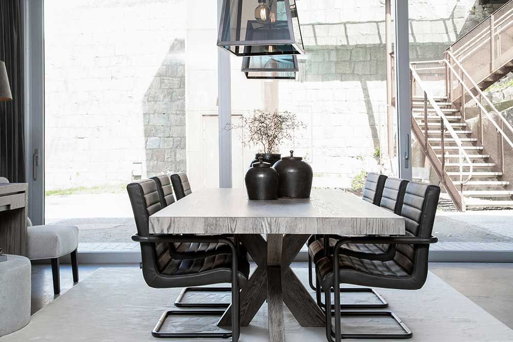 Sabina käsinojallinen tuoli musta Artwood