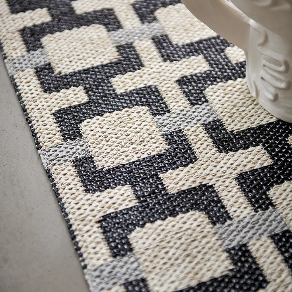 Tom matto Black/Cream/Warm Grey 70 x 180 cm