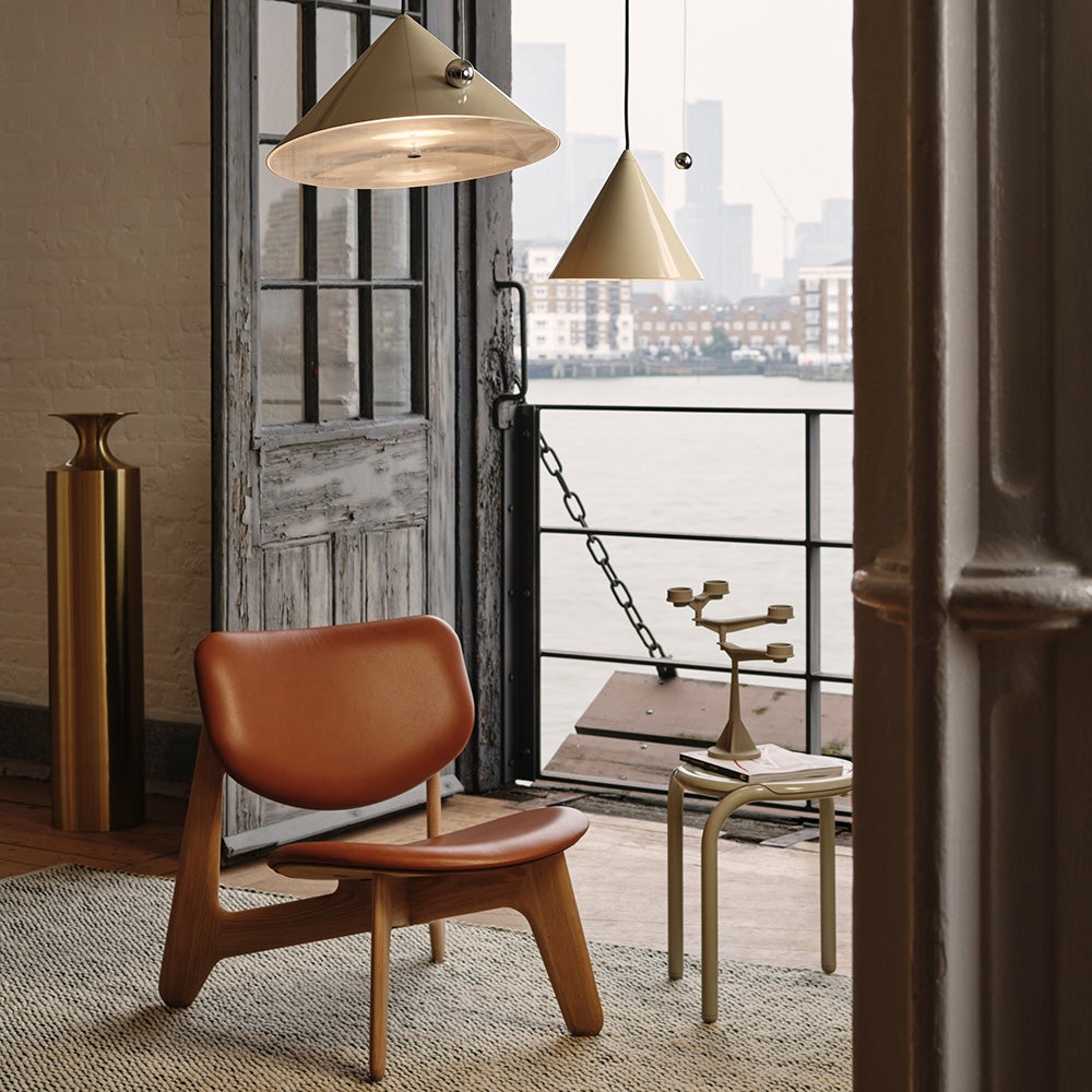 Slab-lepotuoli luonnonvärinen puu konjakinvärinen nahka