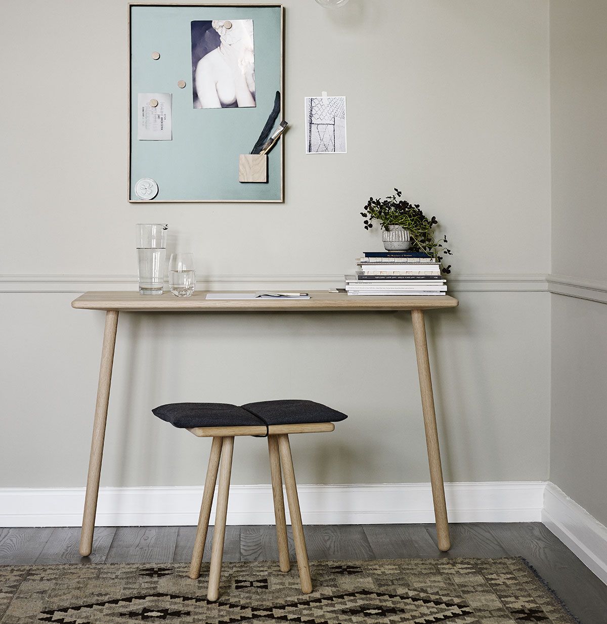 Georg Konsolbord musta tammi