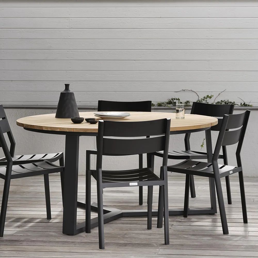 Delia pinottava tuoli musta