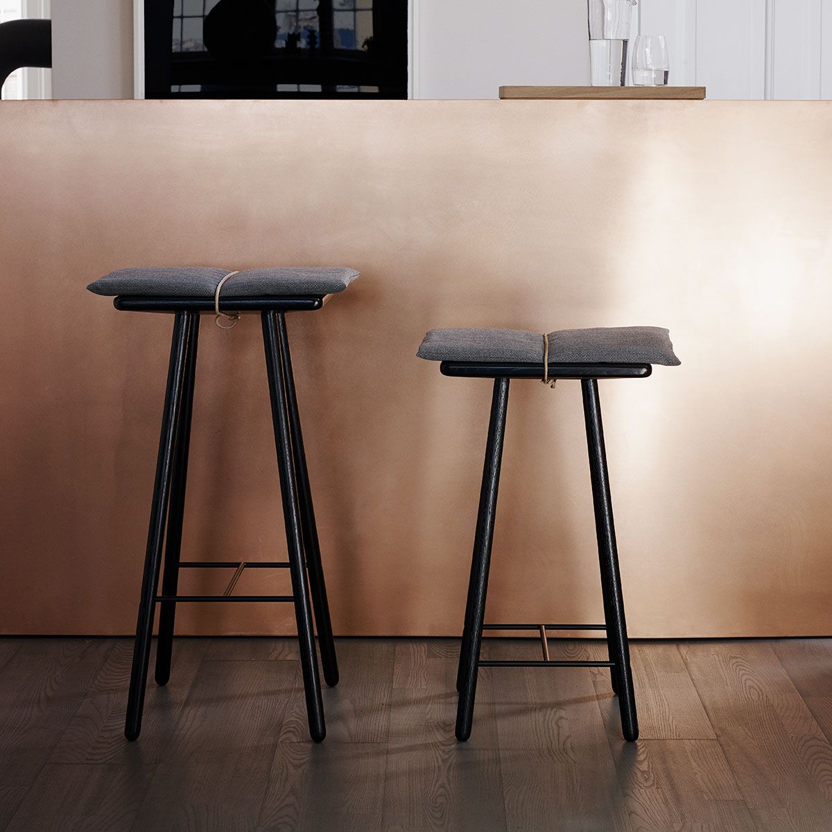 Georg baarituoli matala musta tammi