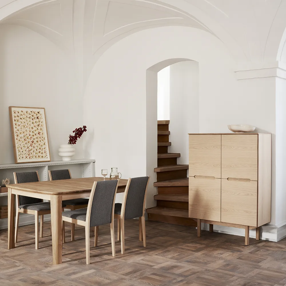 Sm810 Ruokailutuoli luokan 1 kankaalla 