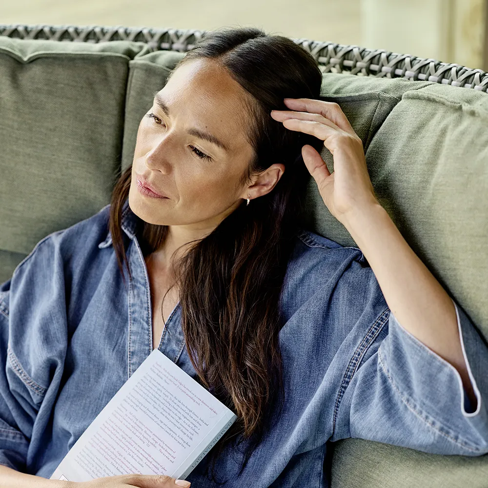 Mbrace wingchair tiikki AY5 teak 0205 alloro 0120