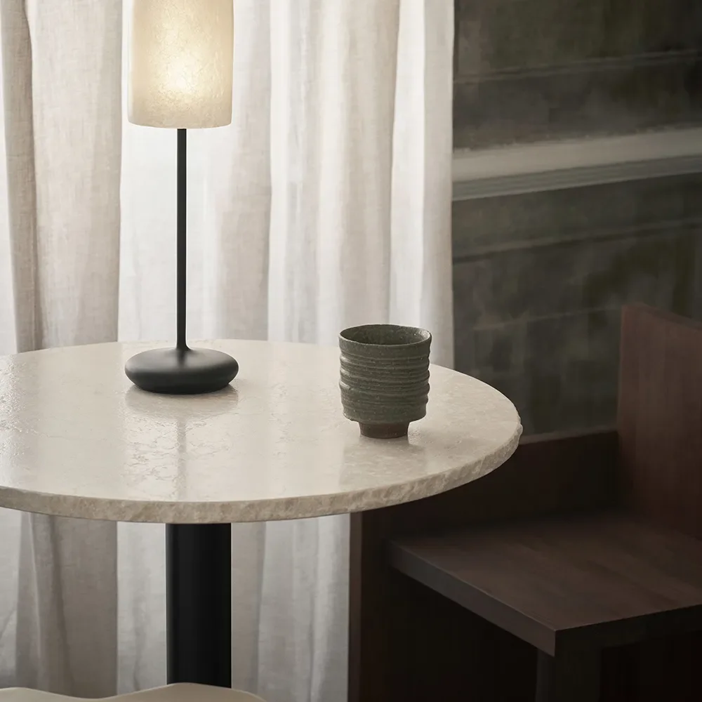 Mineral Bistro-pöytä - Bianco Curia/Black